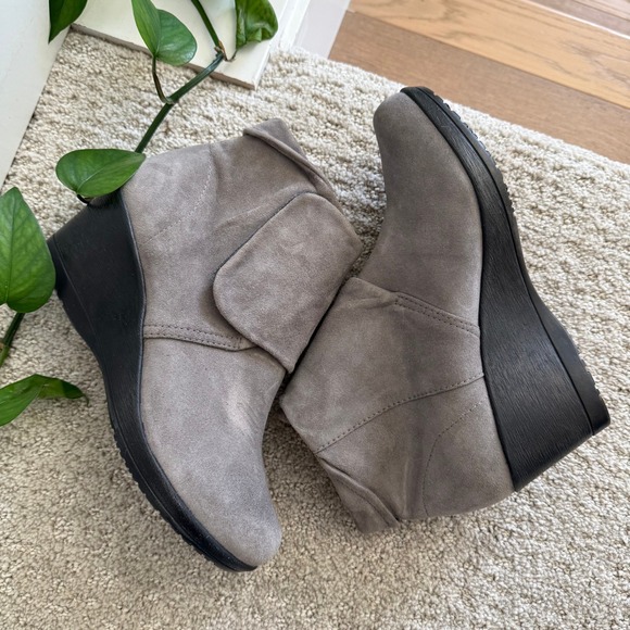 Dansko ROMY Grey Suede Wedge Ankle Boots Fold Over 39 COMFORT 8.5-9